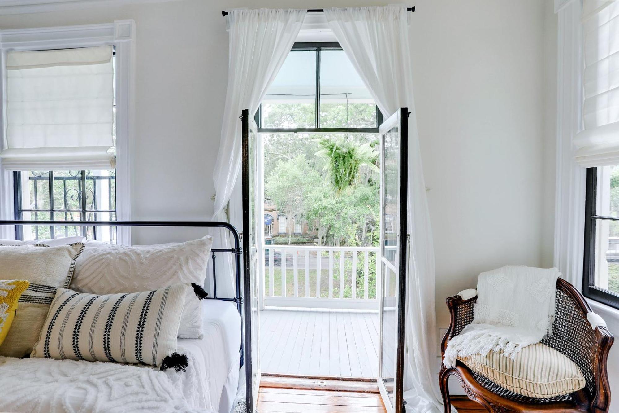 Oglethorpe Apartment