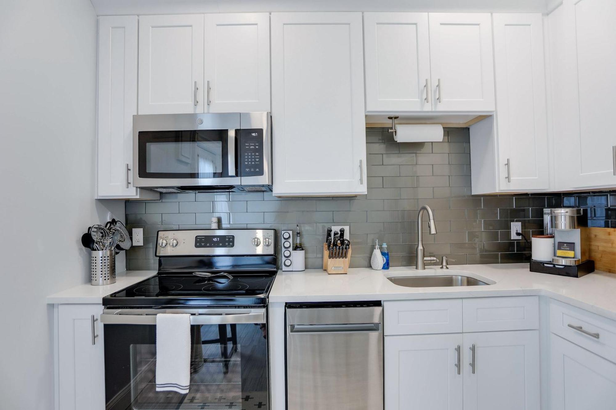 Oglethorpe Apartment *