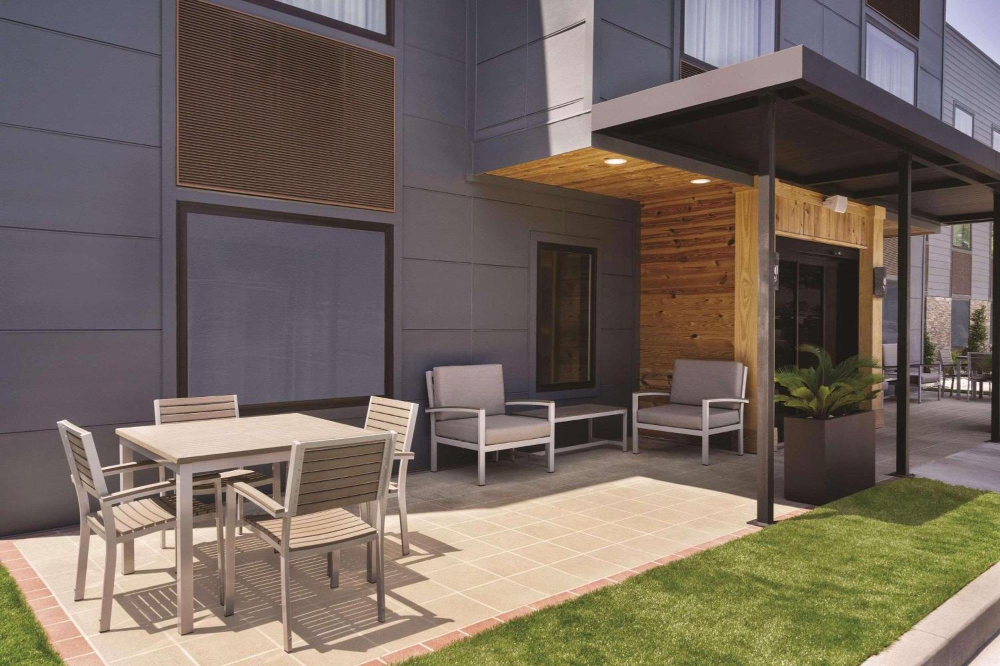 Country & By Radisson, Midtown, Ga