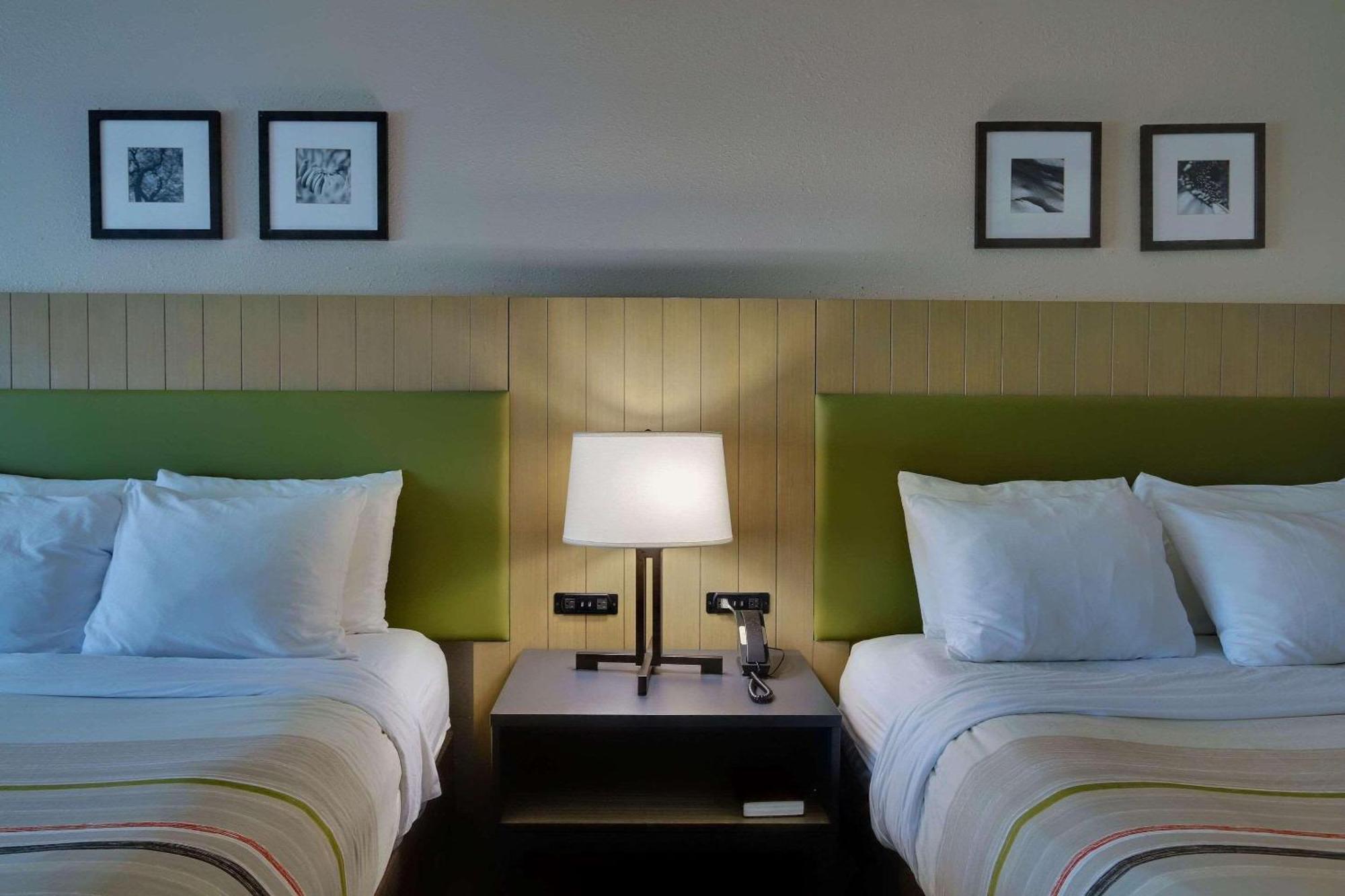 Country & By Radisson, Gateway, Ga Savannah