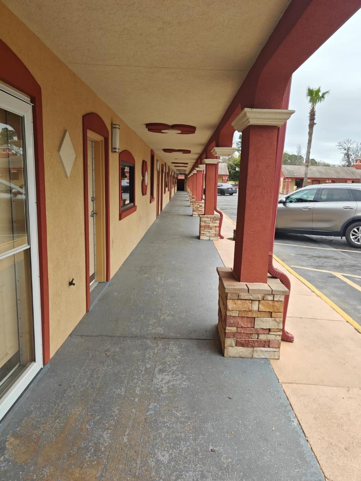 Motel Deluxe - Savannah