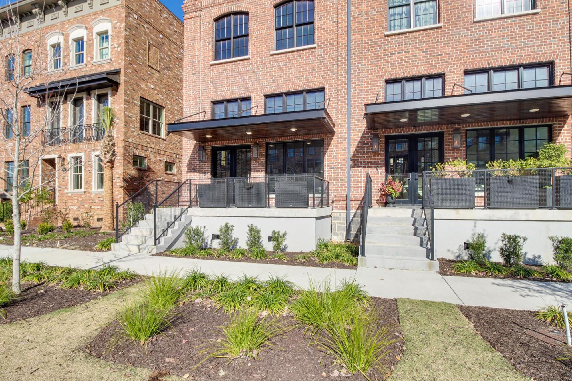 Luxe Townhome 1 Mi To Historic District Savannah