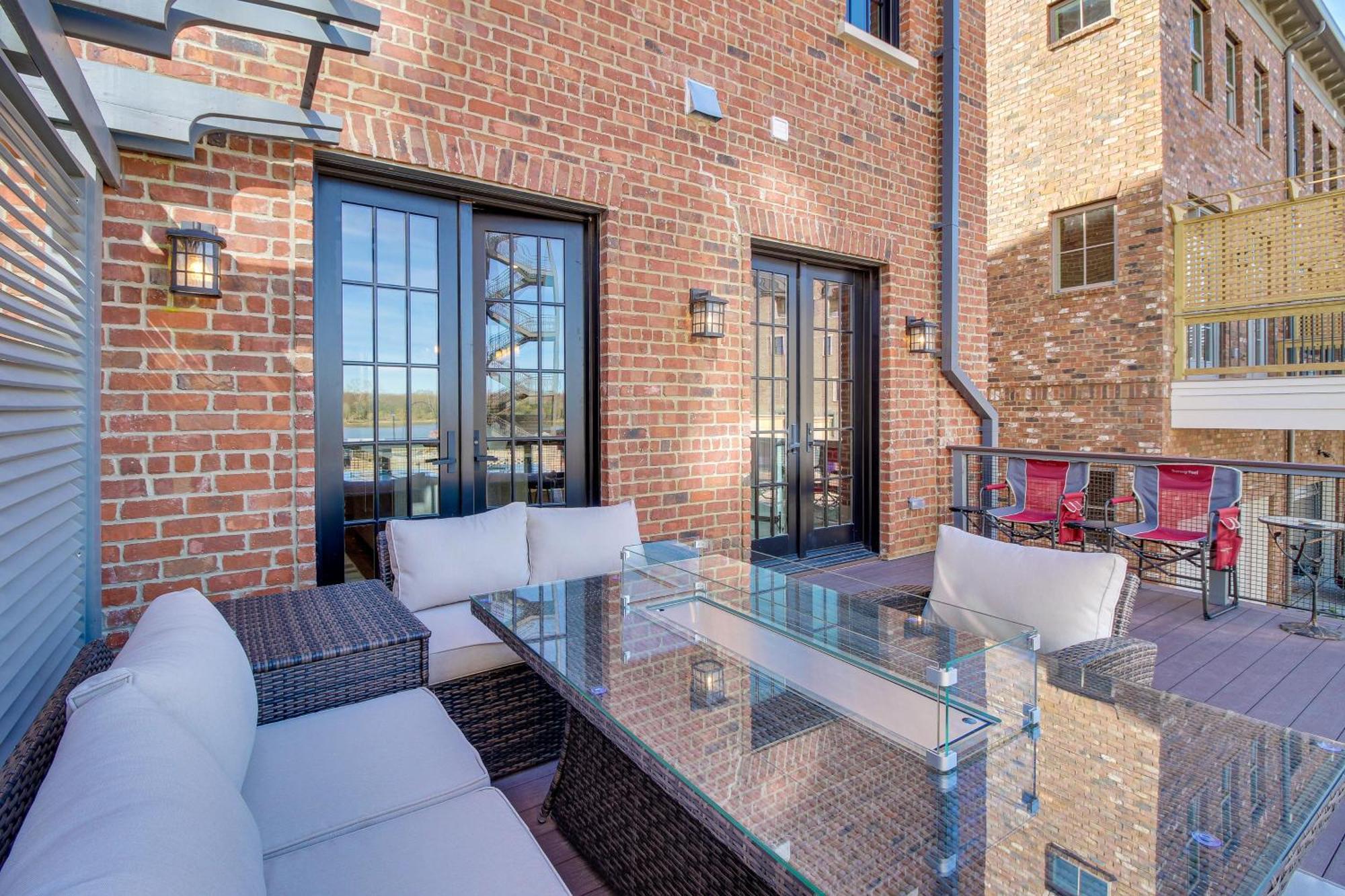 Holiday home Luxe Townhome 1 Mi To Historic District *