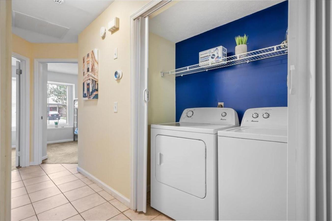 Holiday home Private Backyard - Gaming Arcade - Free Parking - Family