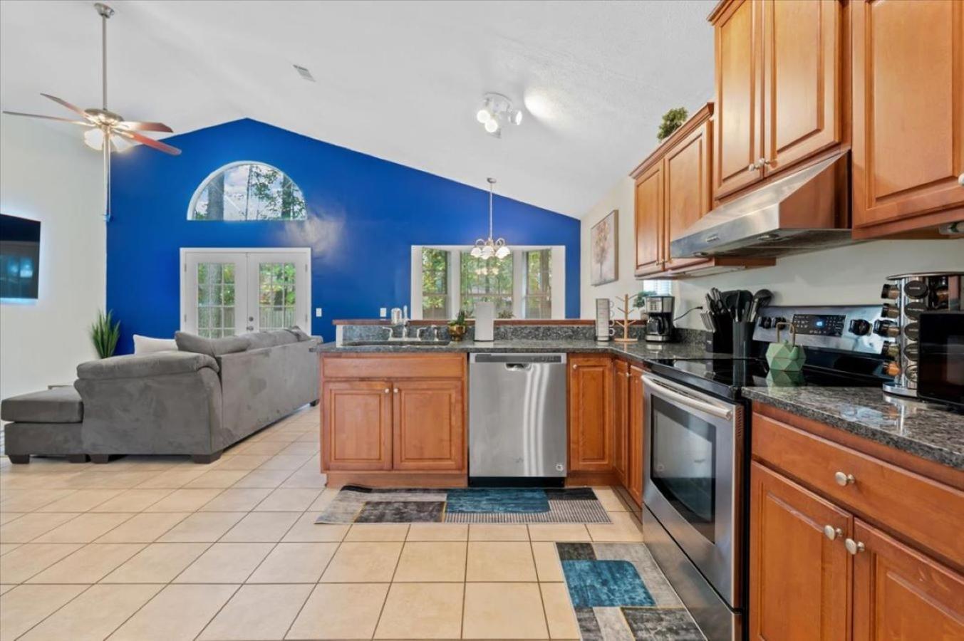 Holiday home Private Backyard - Gaming Arcade - Free Parking - Family Savannah