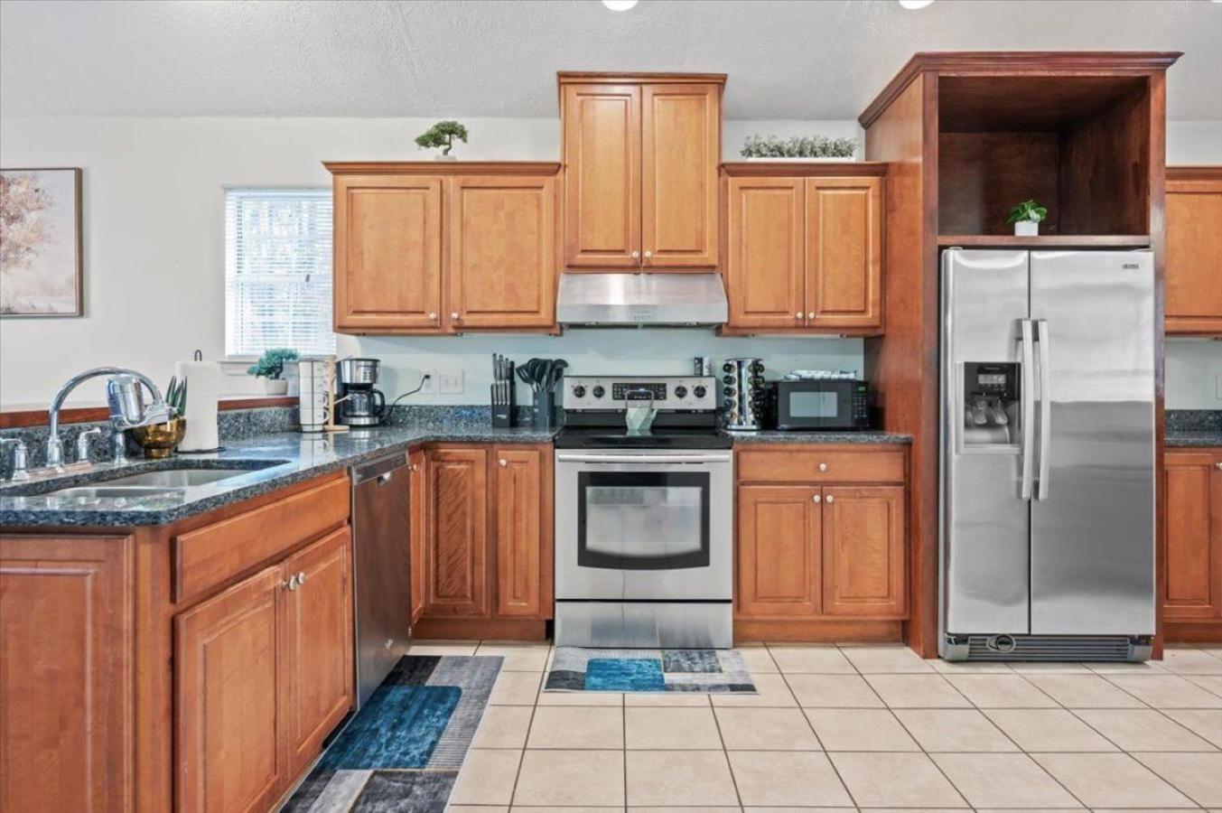 Private Backyard - Gaming Arcade - Free Parking - Family Savannah