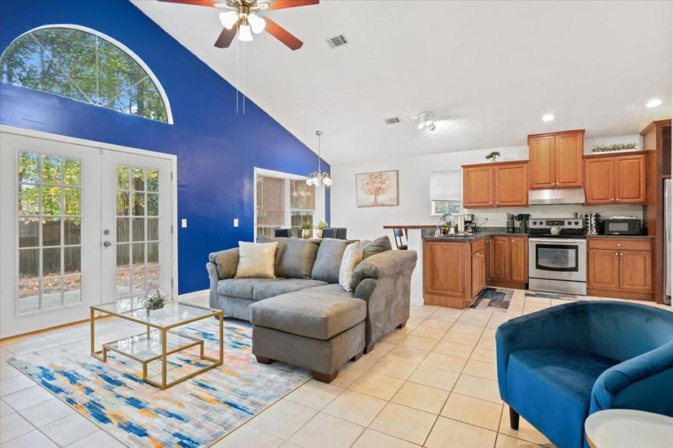 Private Backyard - Gaming Arcade - Free Parking - Family