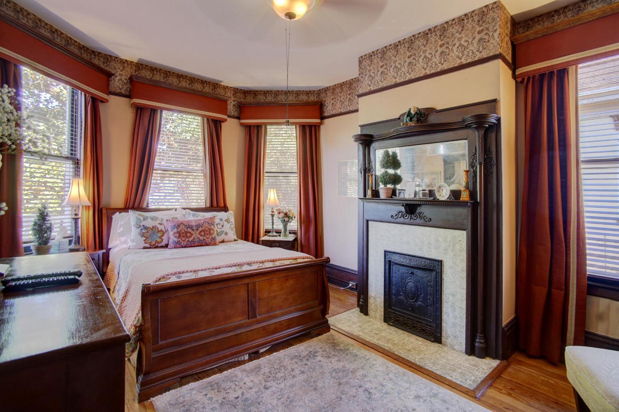 Azalea And Bed & Breakfast Savannah