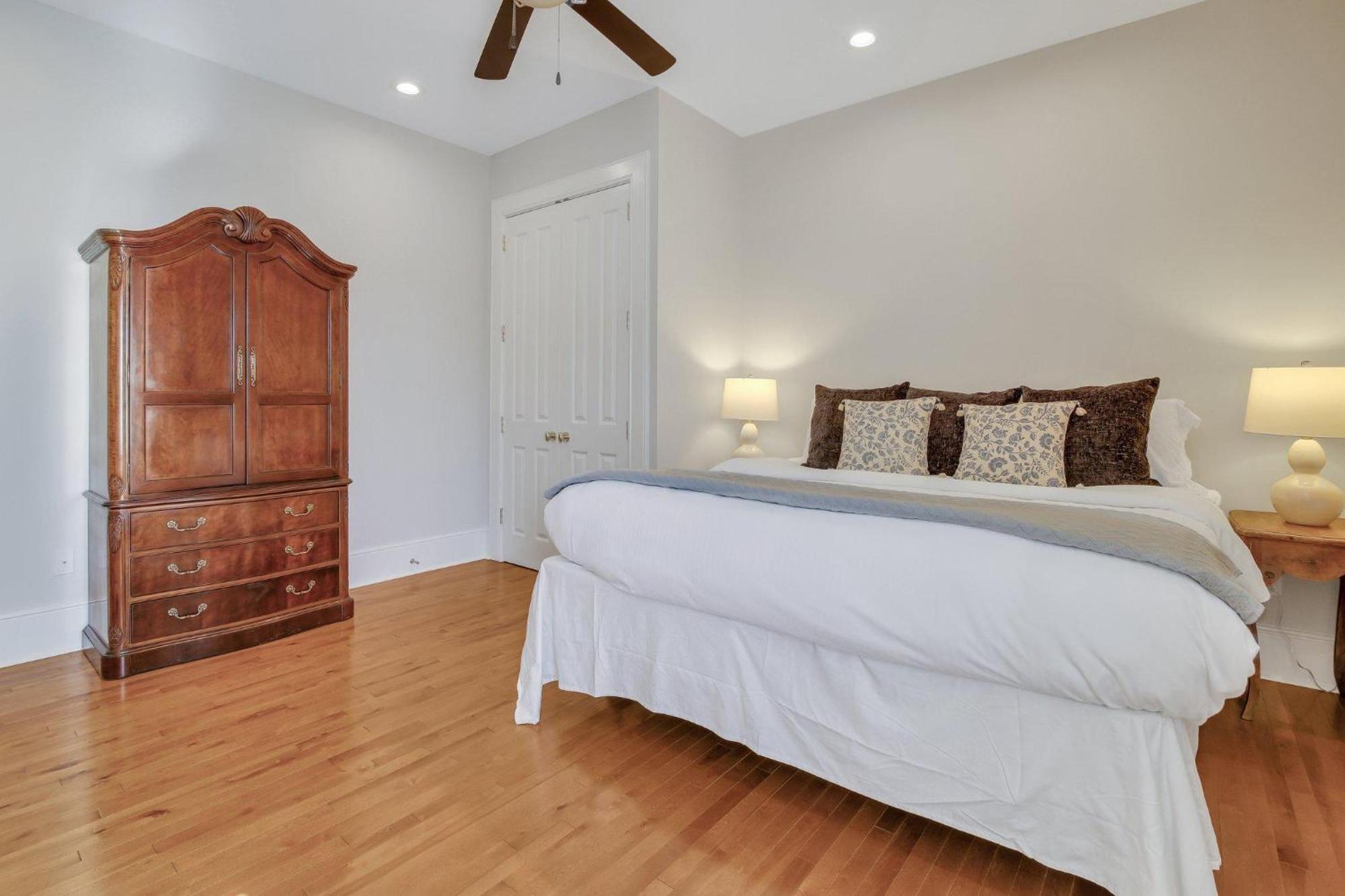 Sky At 300 Drayton * Savannah