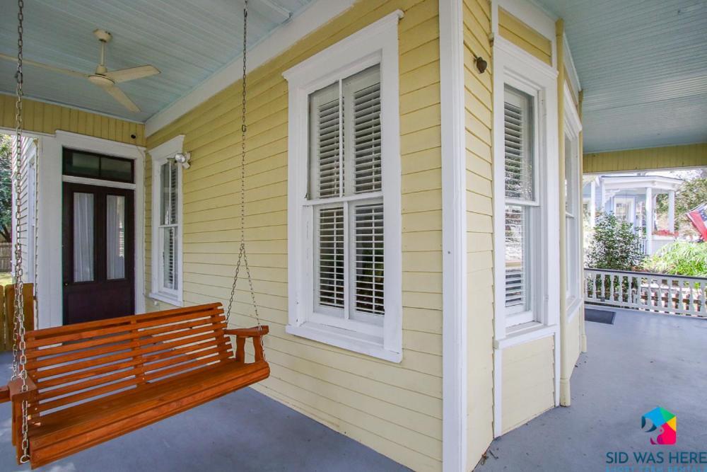 Victorian Getaway Close To Forsyth Park Pets Holiday home