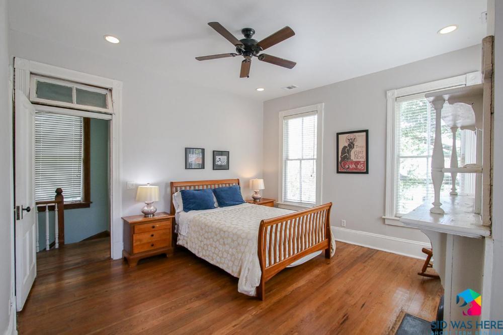 Victorian Getaway Close To Forsyth Park Pets Holiday home