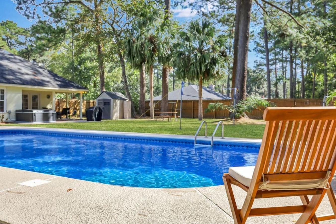 5br Pool, Jacuzzi, Firepit, Sports, Games Holiday home *