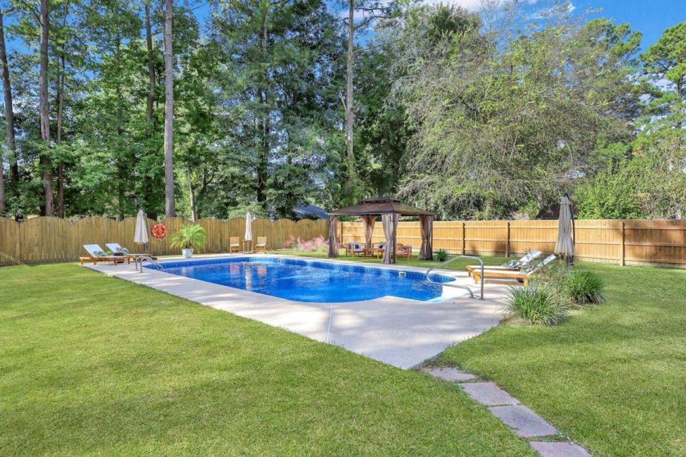 Holiday home 5br Pool, Jacuzzi, Firepit, Sports, Games Savannah