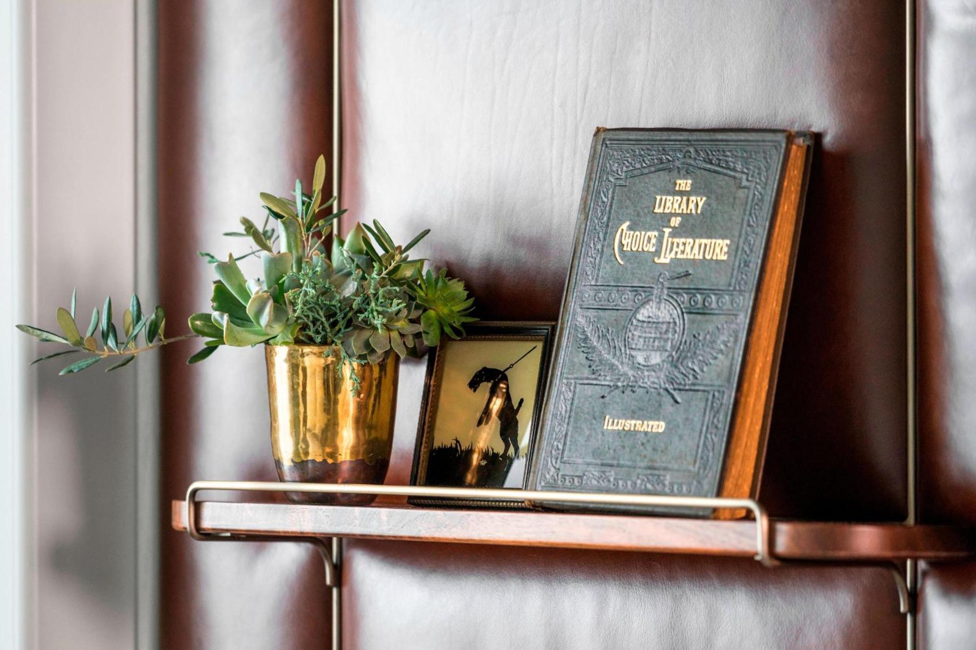 Perry Lane Hotel, A Luxury Collection Hotel, Hotel 5*