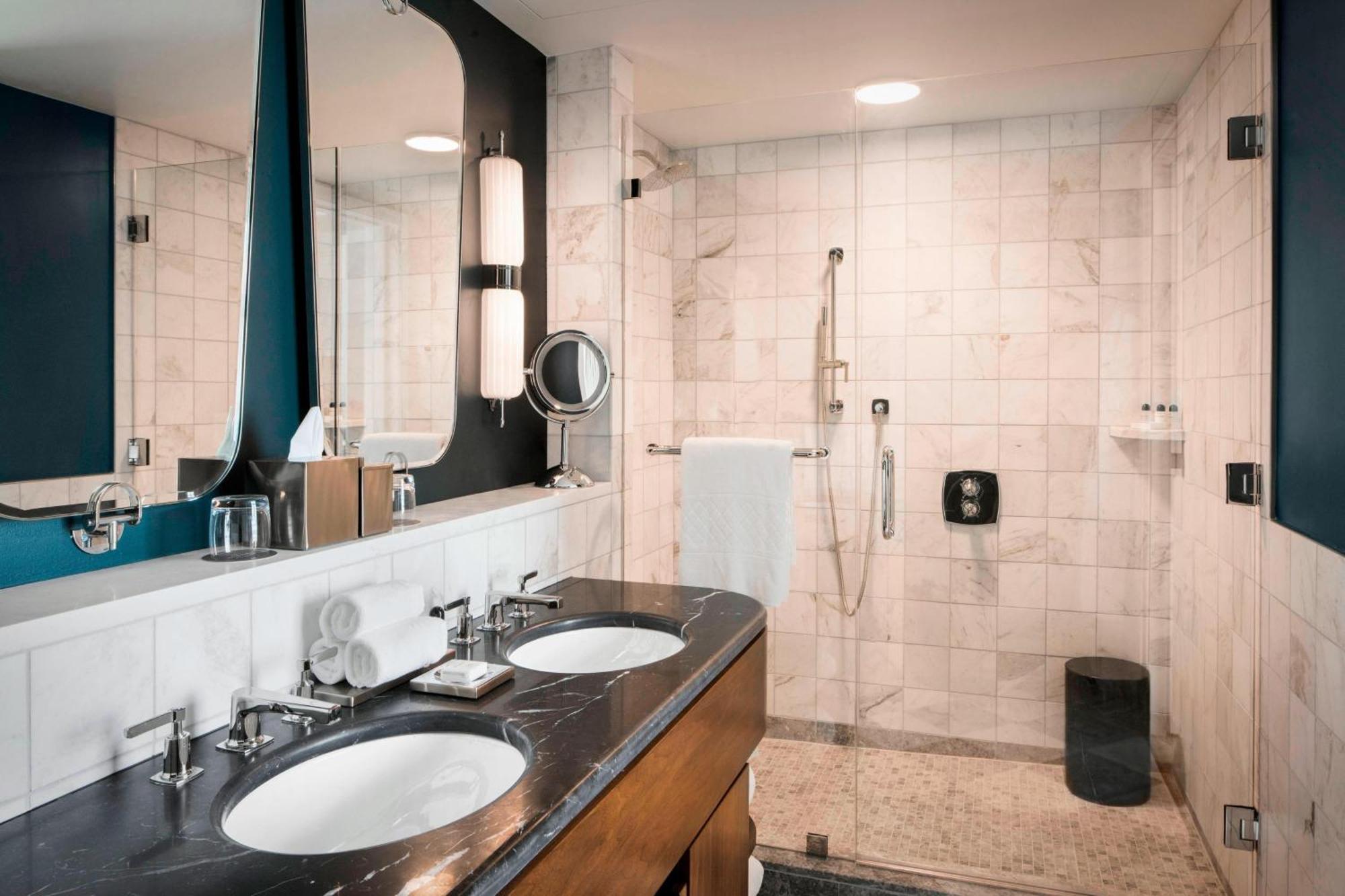 Perry Lane Hotel, A Luxury Collection Hotel, Hotel 5*