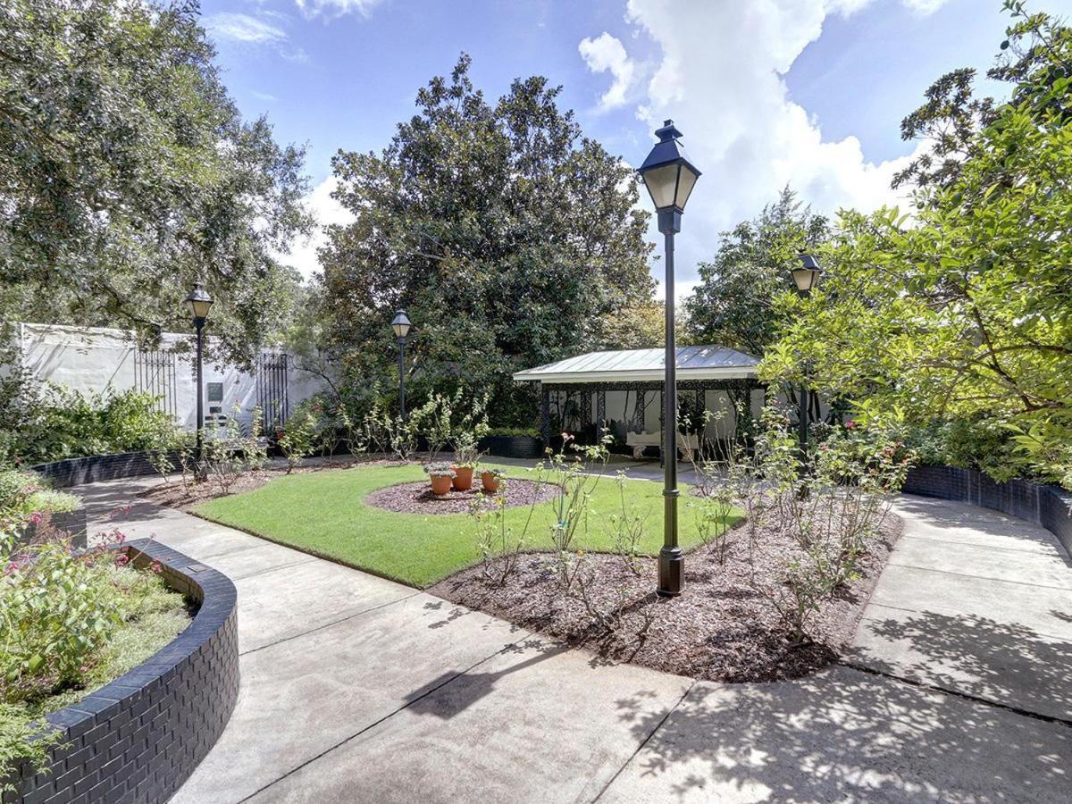 Gordon Holly Apartment
