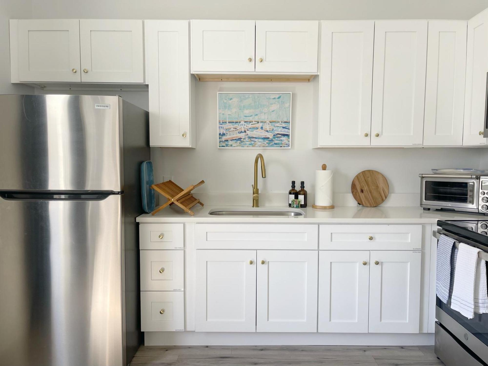 New! Stylish 1900s Renovated Duplex Building Near Forsyth & River St *