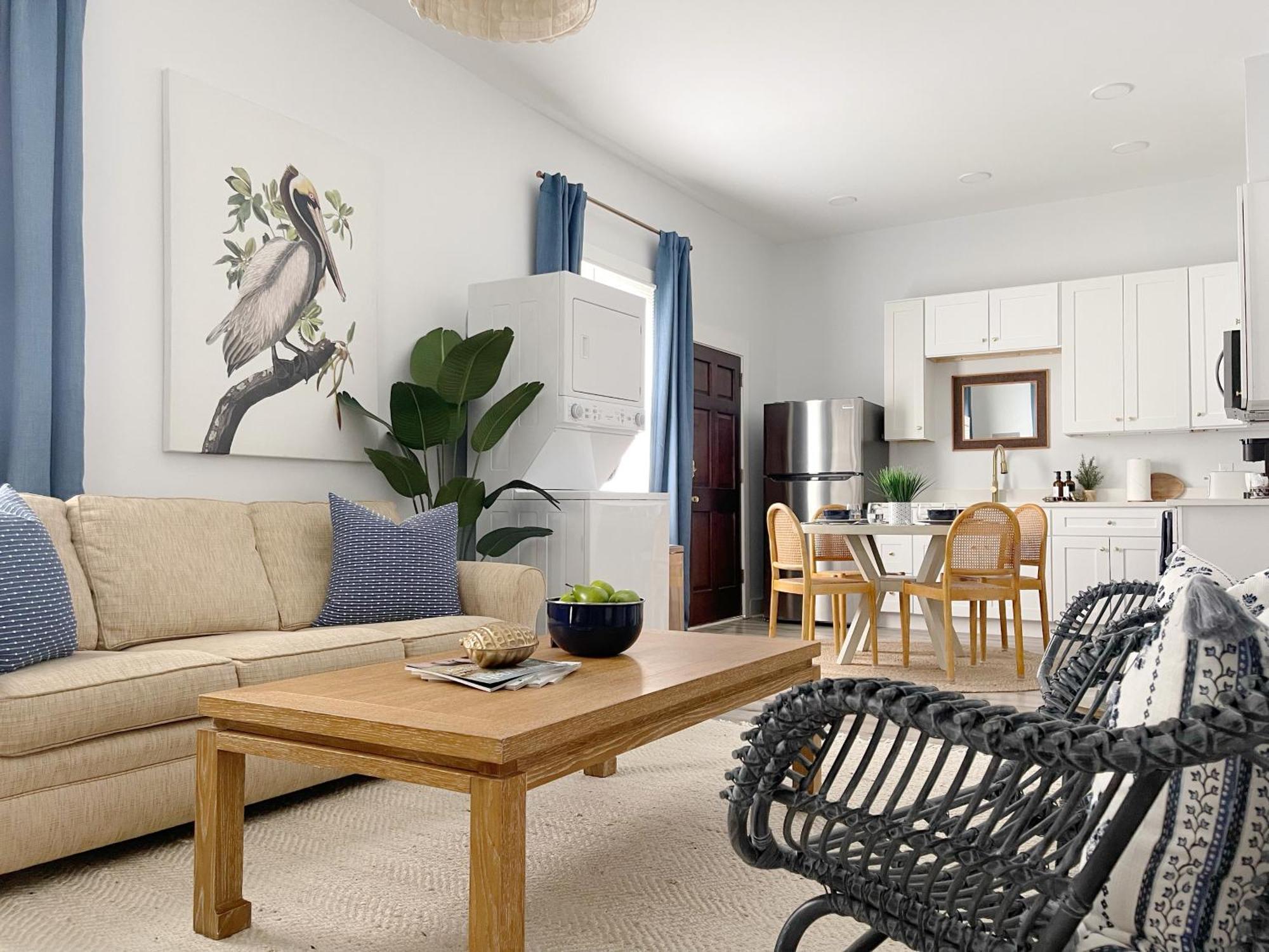 New! Stylish 1900s Renovated Duplex Building Near Forsyth & River St Apartment
