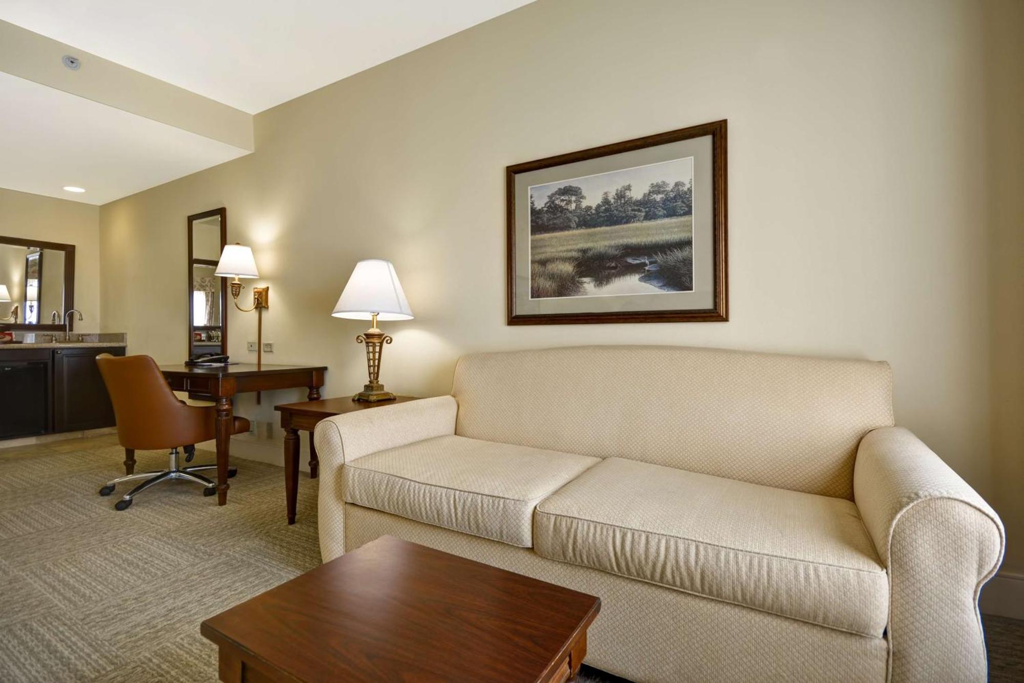 Hotel Hampton & Historic District