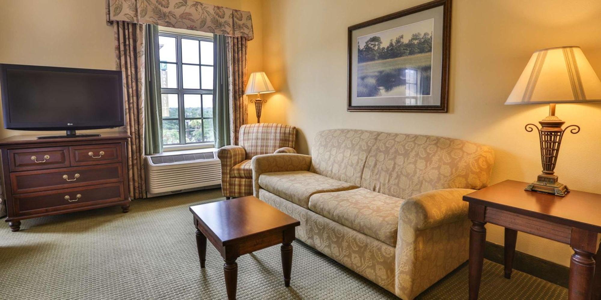 Hotel Hampton & Historic District 3*
