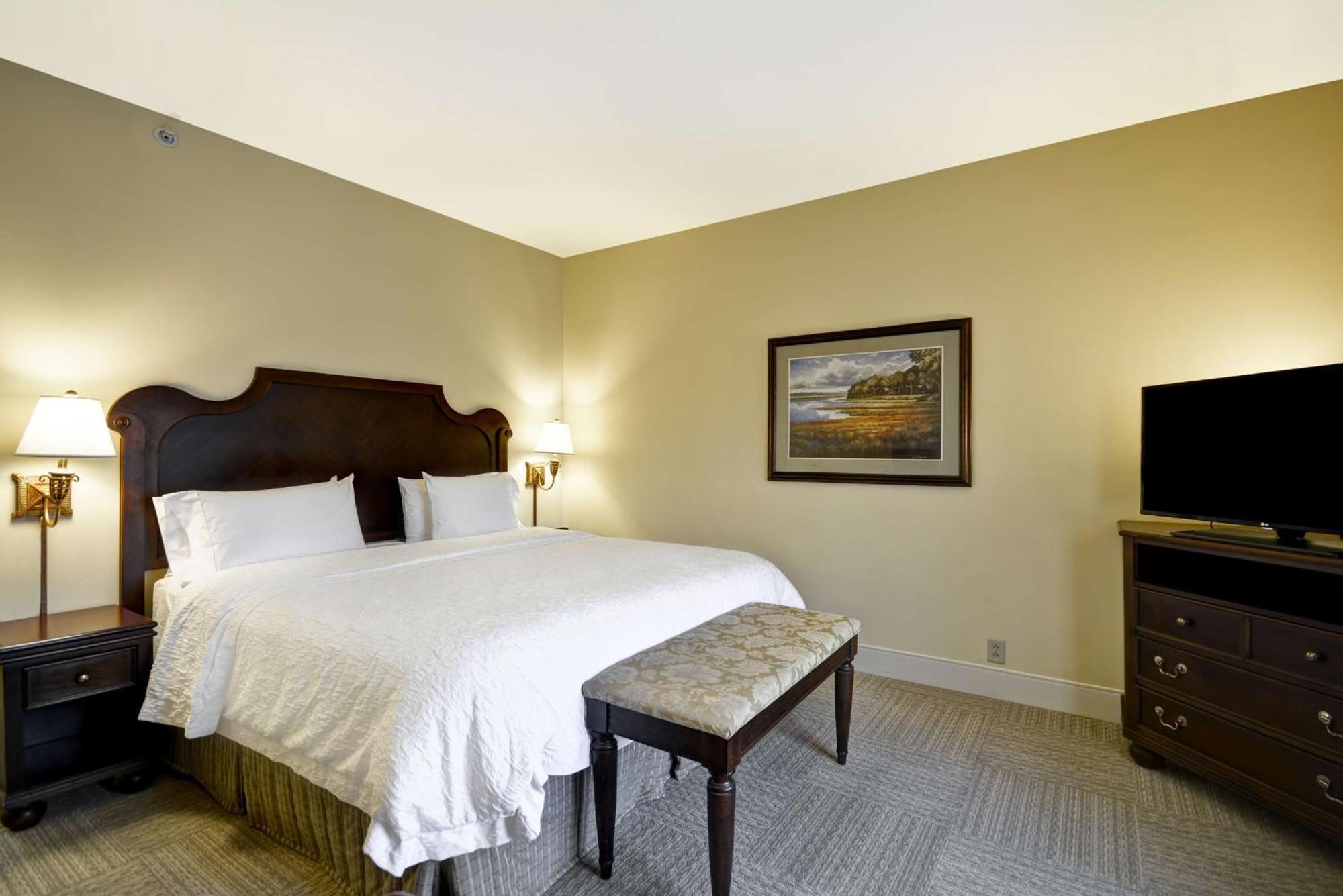 Hampton & Historic District Hotel 3*