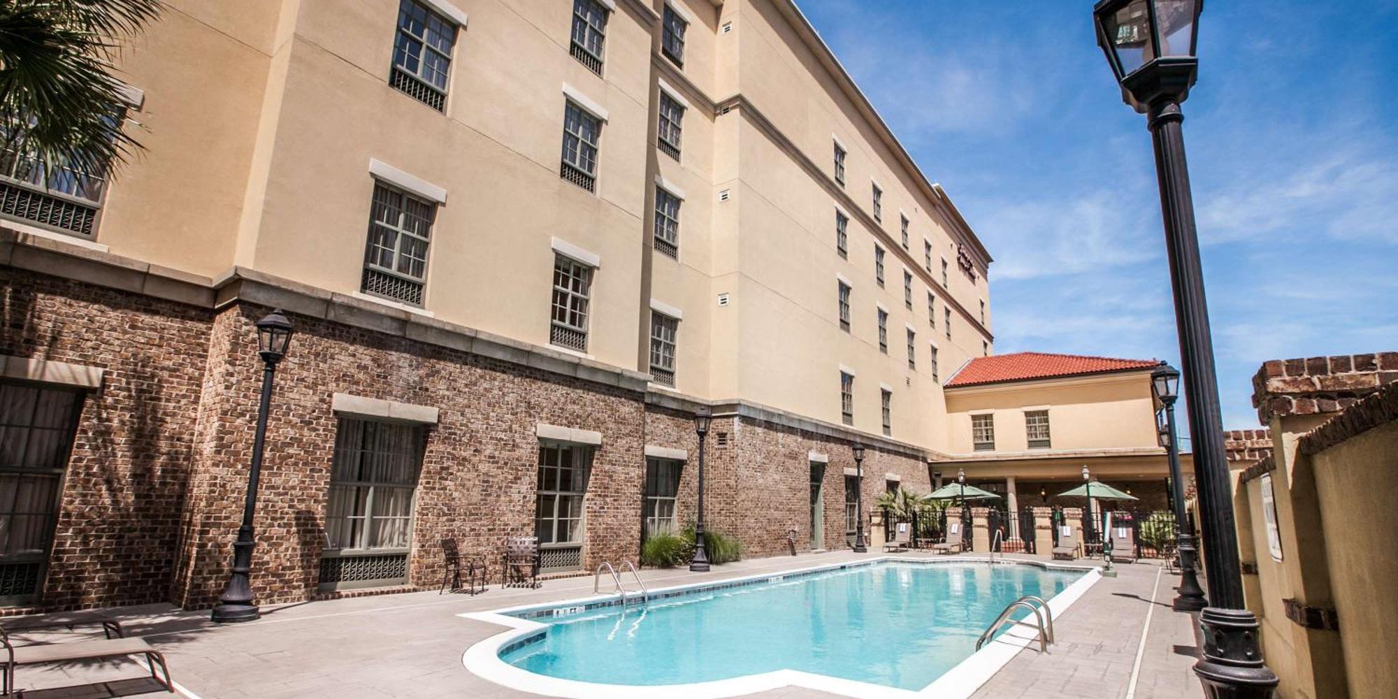 Hotel Hampton & Historic District 3*