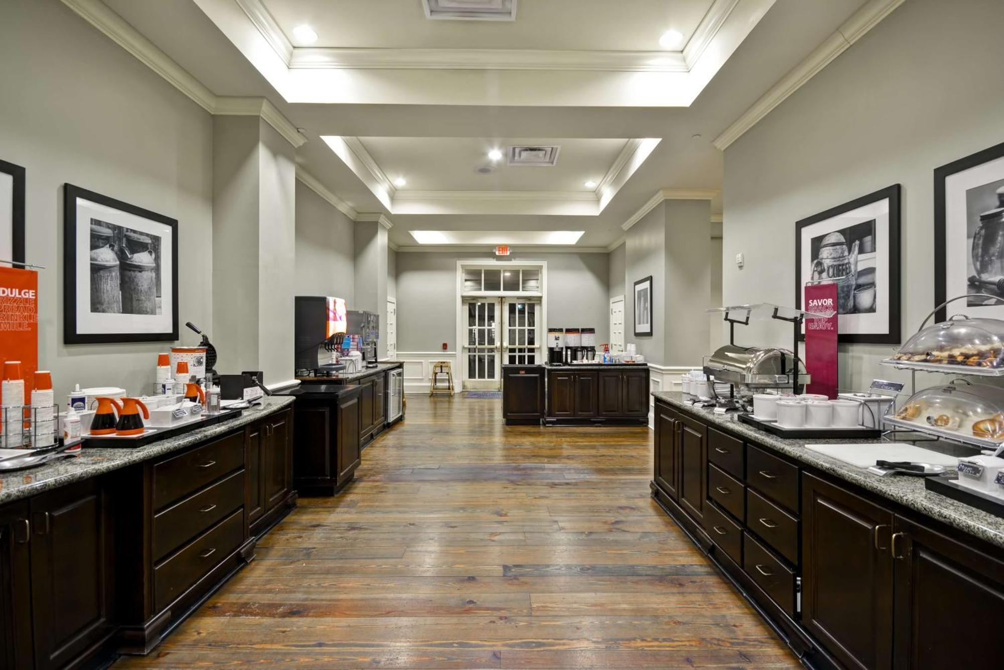 Hotel Hampton & Historic District Savannah