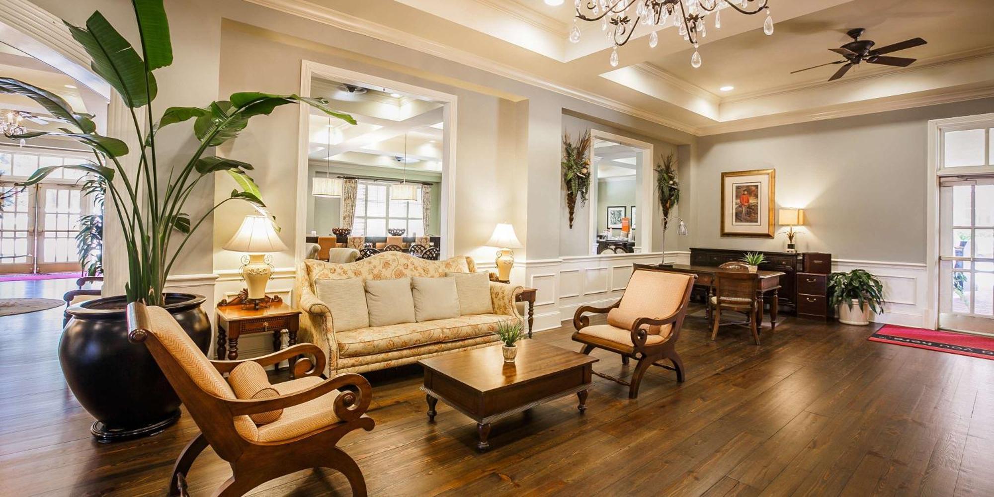 Hotel Hampton & Historic District