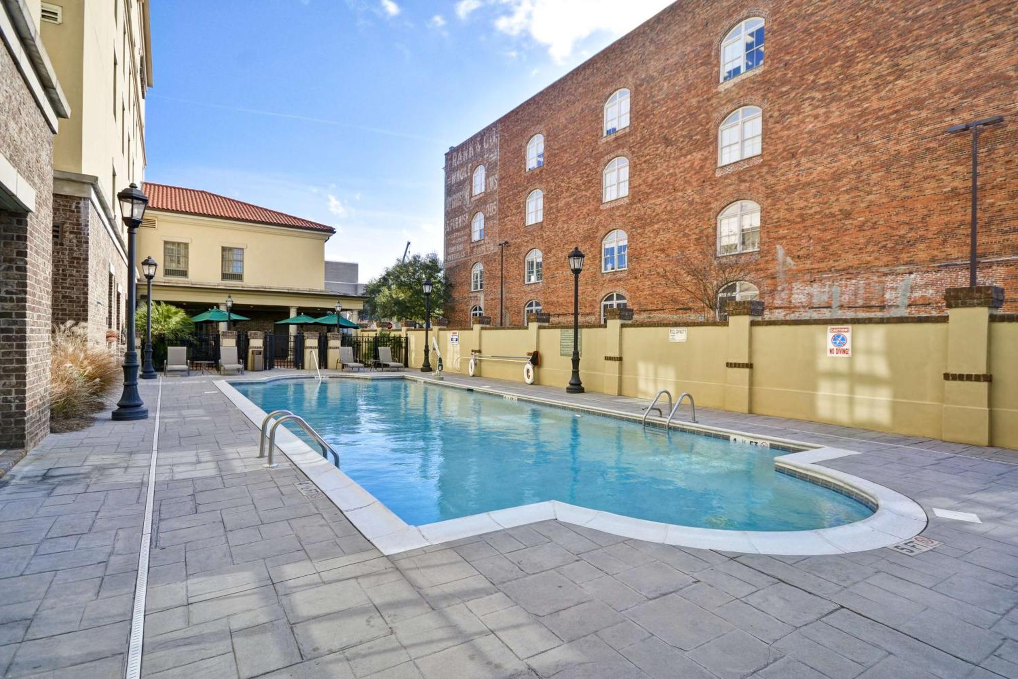 Hampton & Historic District Hotel