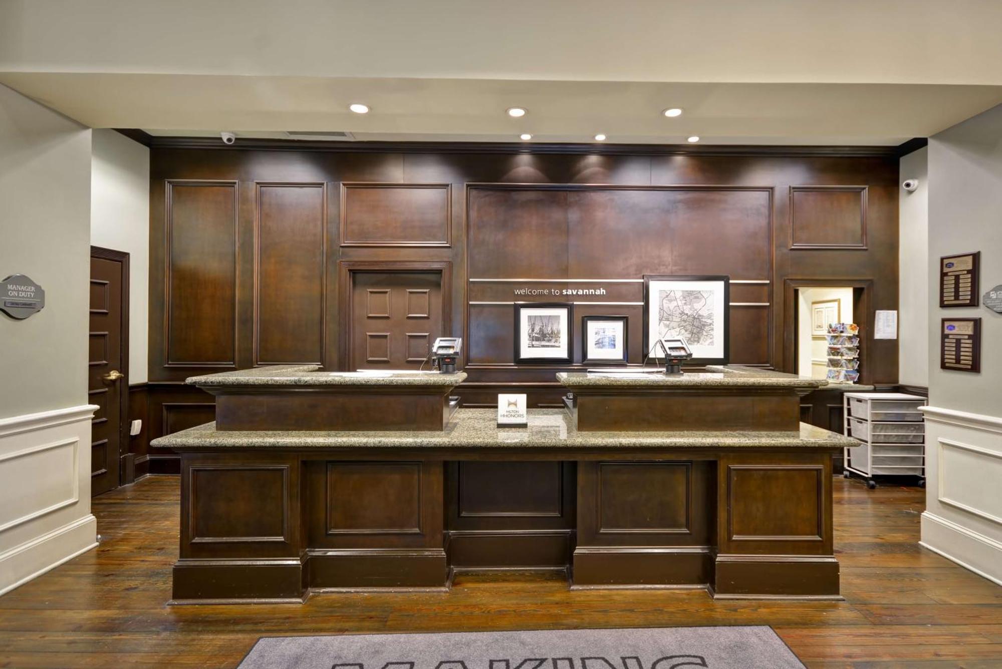 Hotel Hampton & Historic District 3*