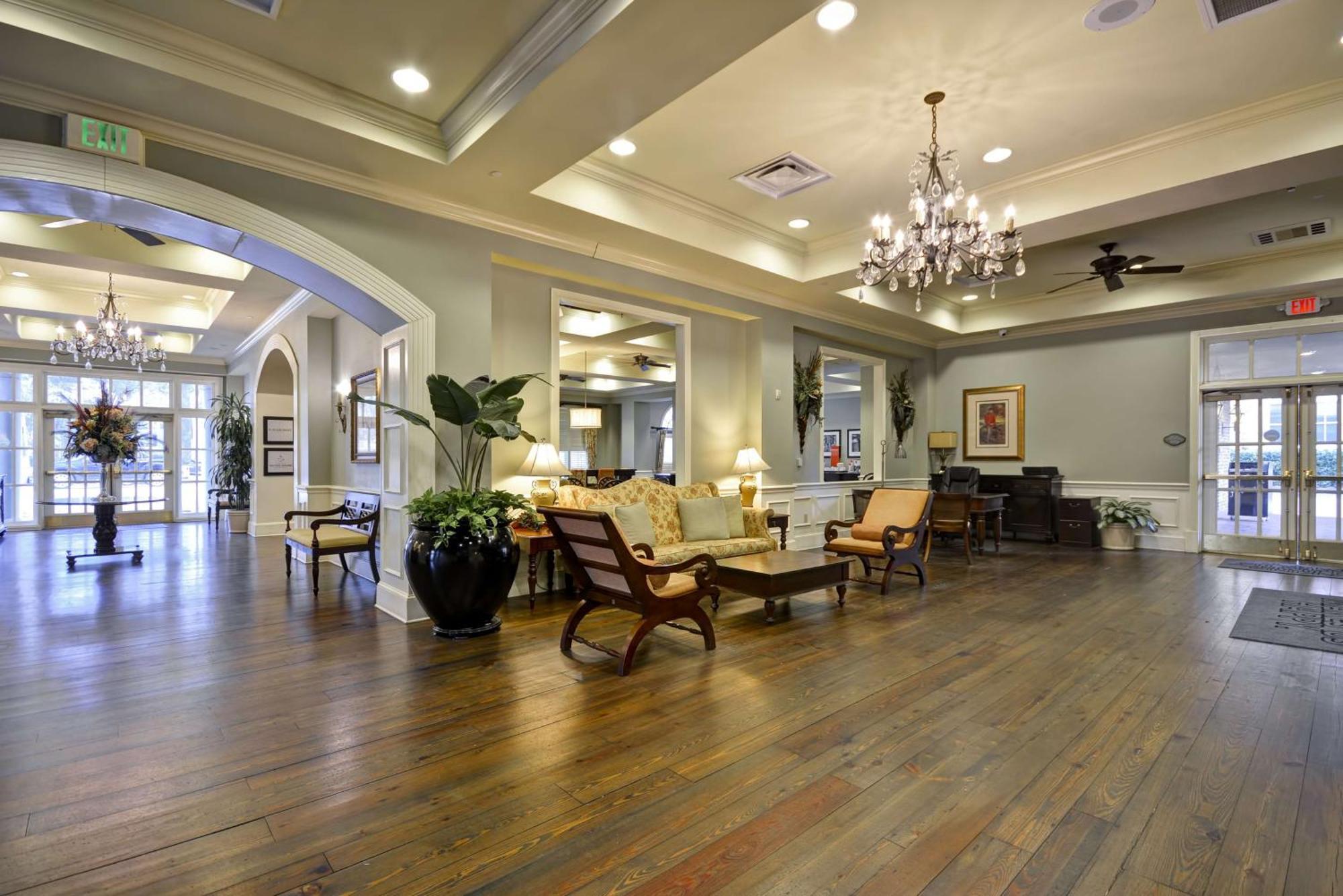 Hotel Hampton & Historic District