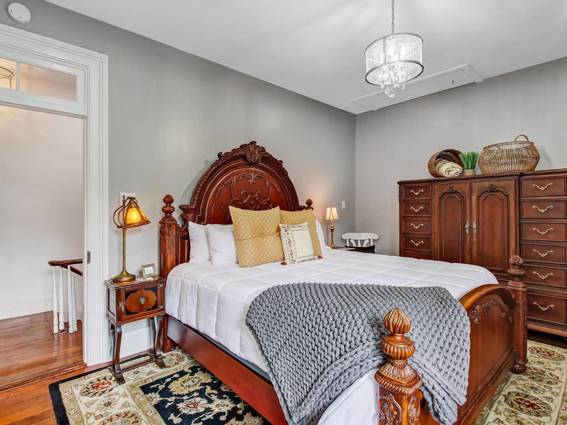 Douglass House Holiday home Savannah