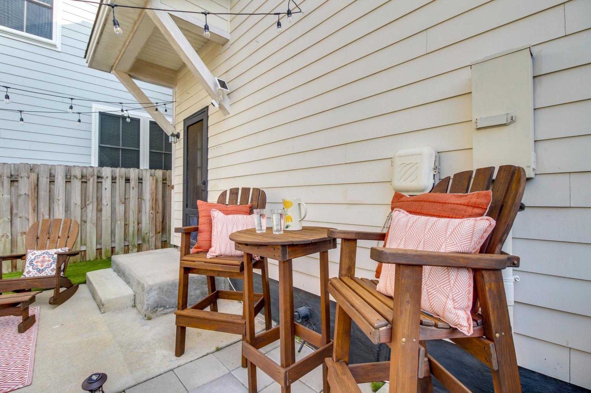 Chic Thomas Square In Walkable Location! Savannah