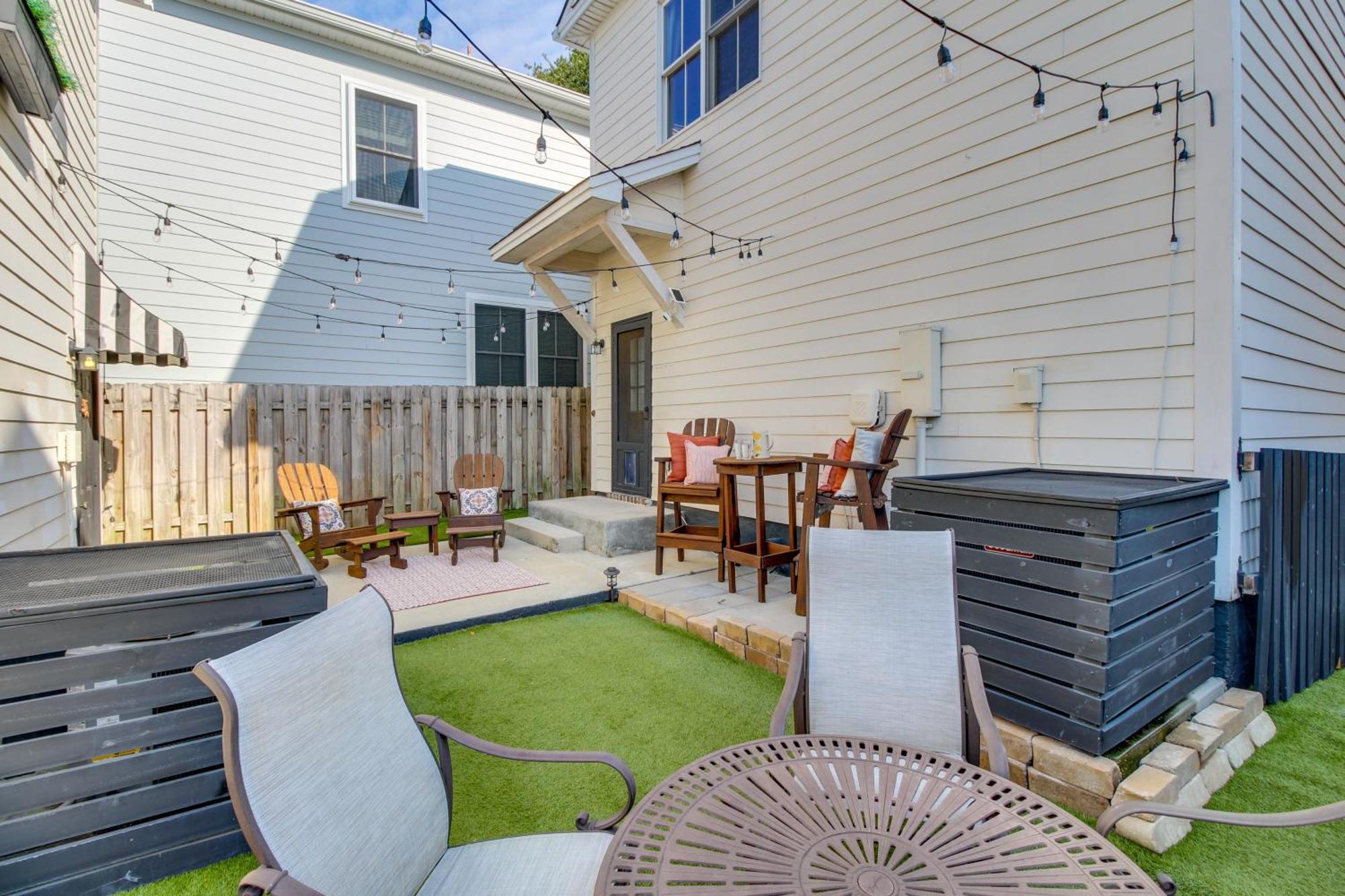 Chic Thomas Square In Walkable Location! *