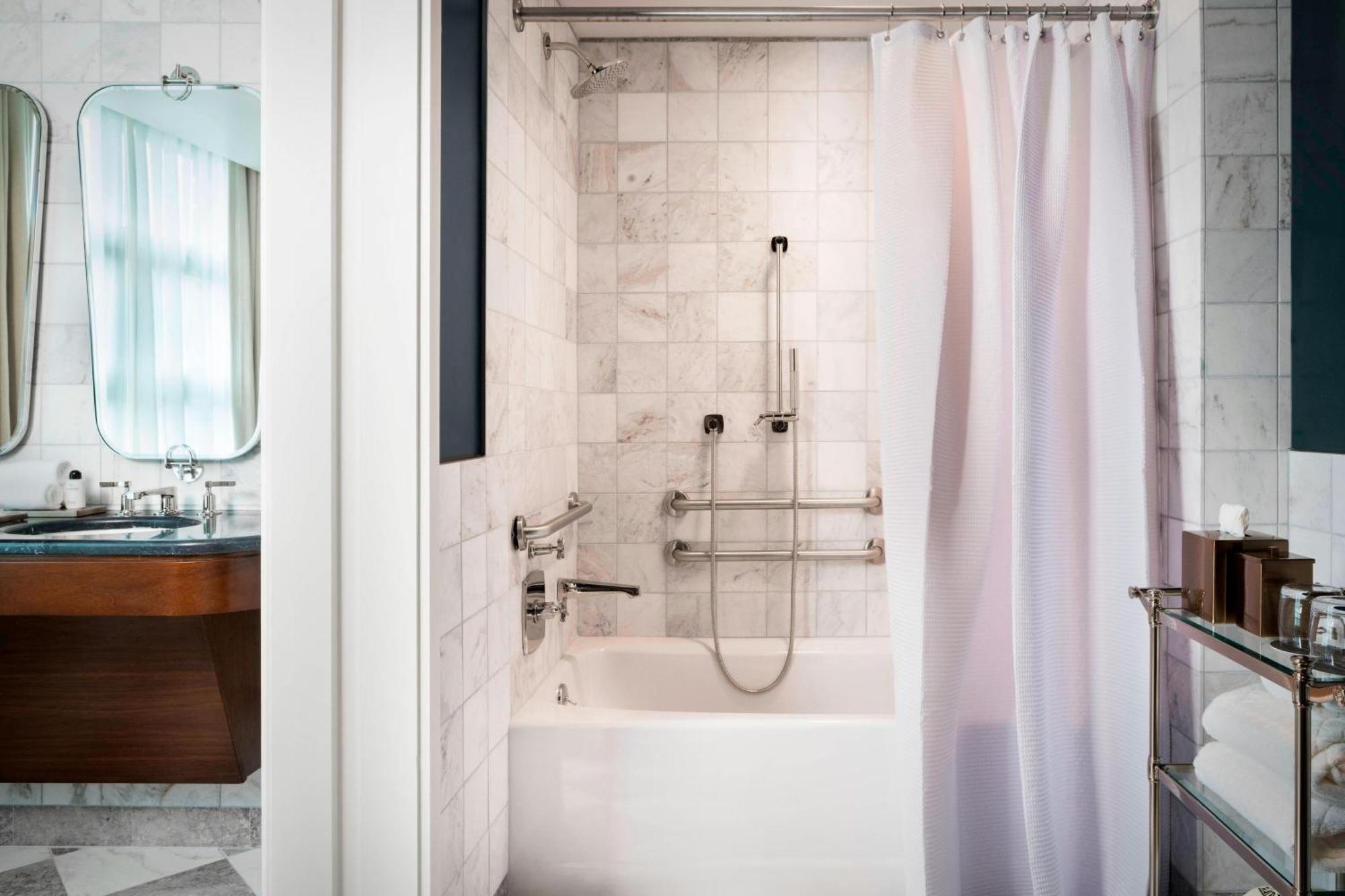 Perry Lane Hotel, A Luxury Collection Hotel, 5*