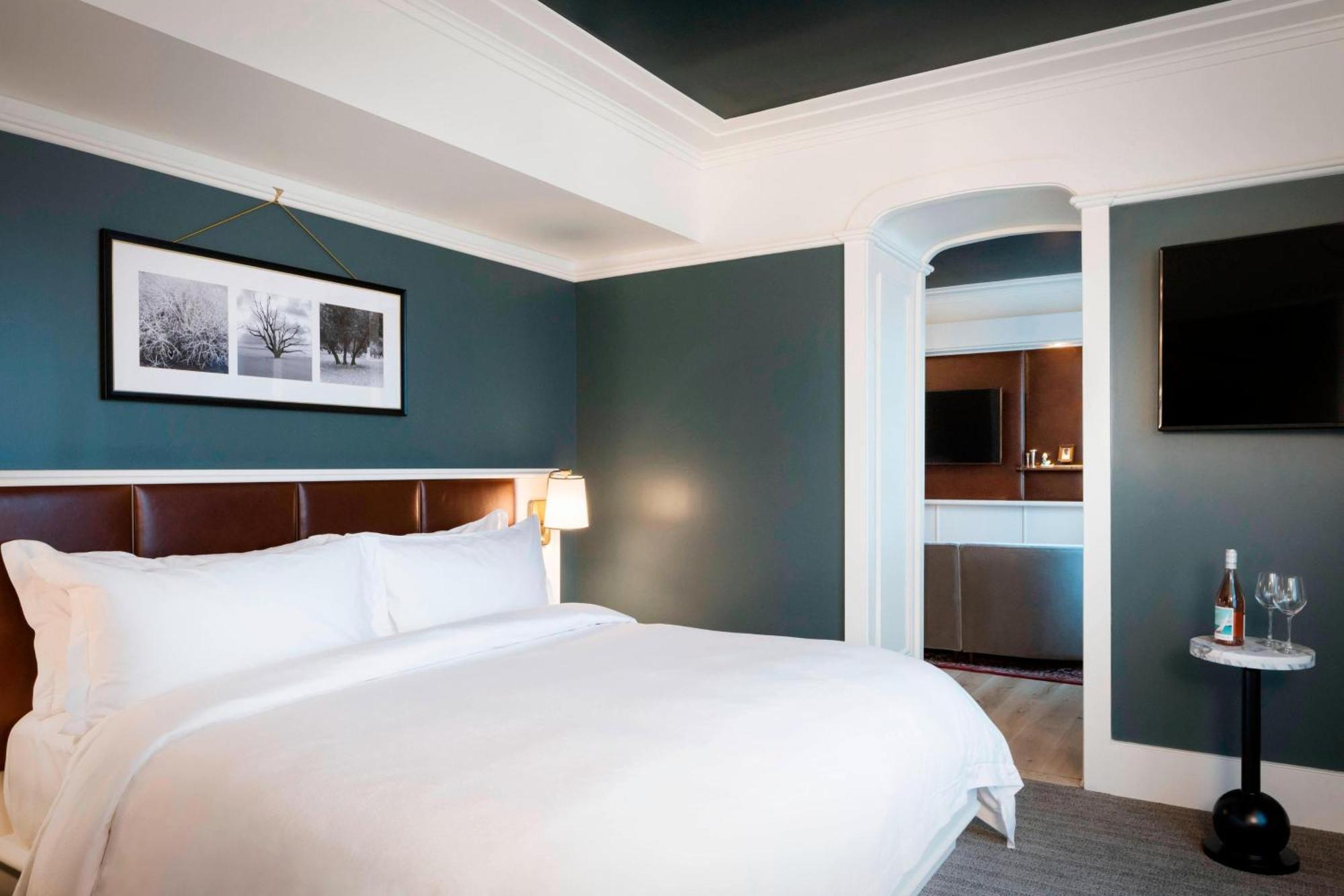 Perry Lane Hotel, A Luxury Collection Hotel,