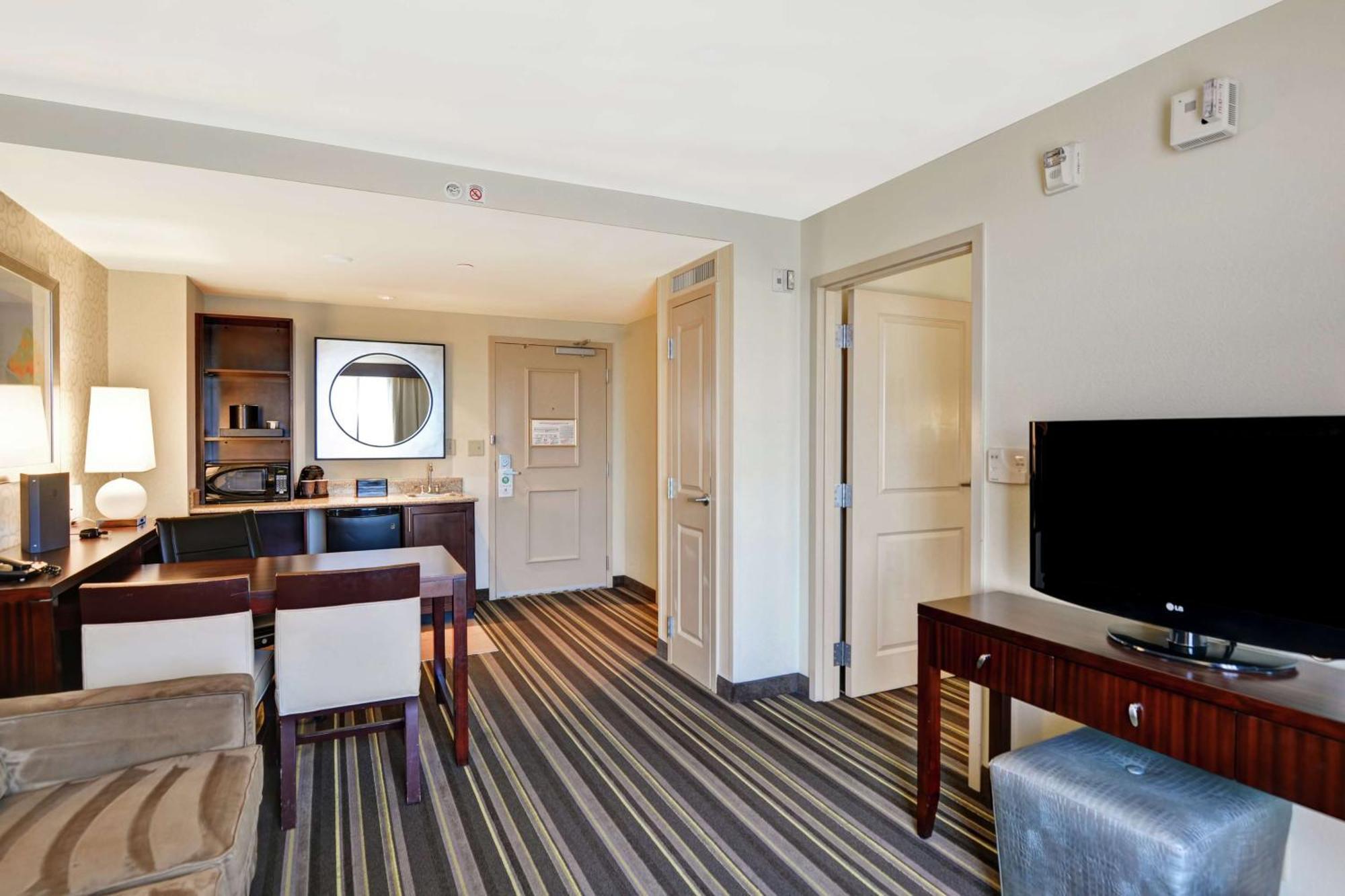 Embassy Airport Hotel 4*