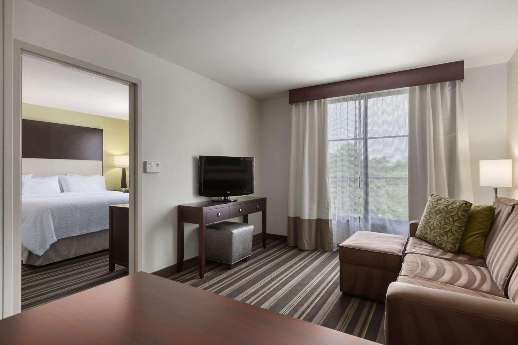 Embassy Airport Hotel Savannah