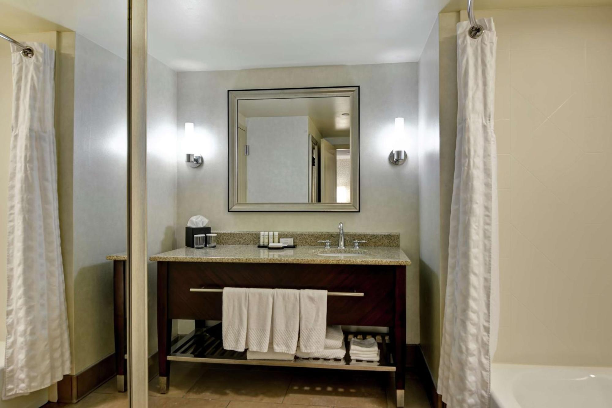Embassy Airport Hotel Savannah