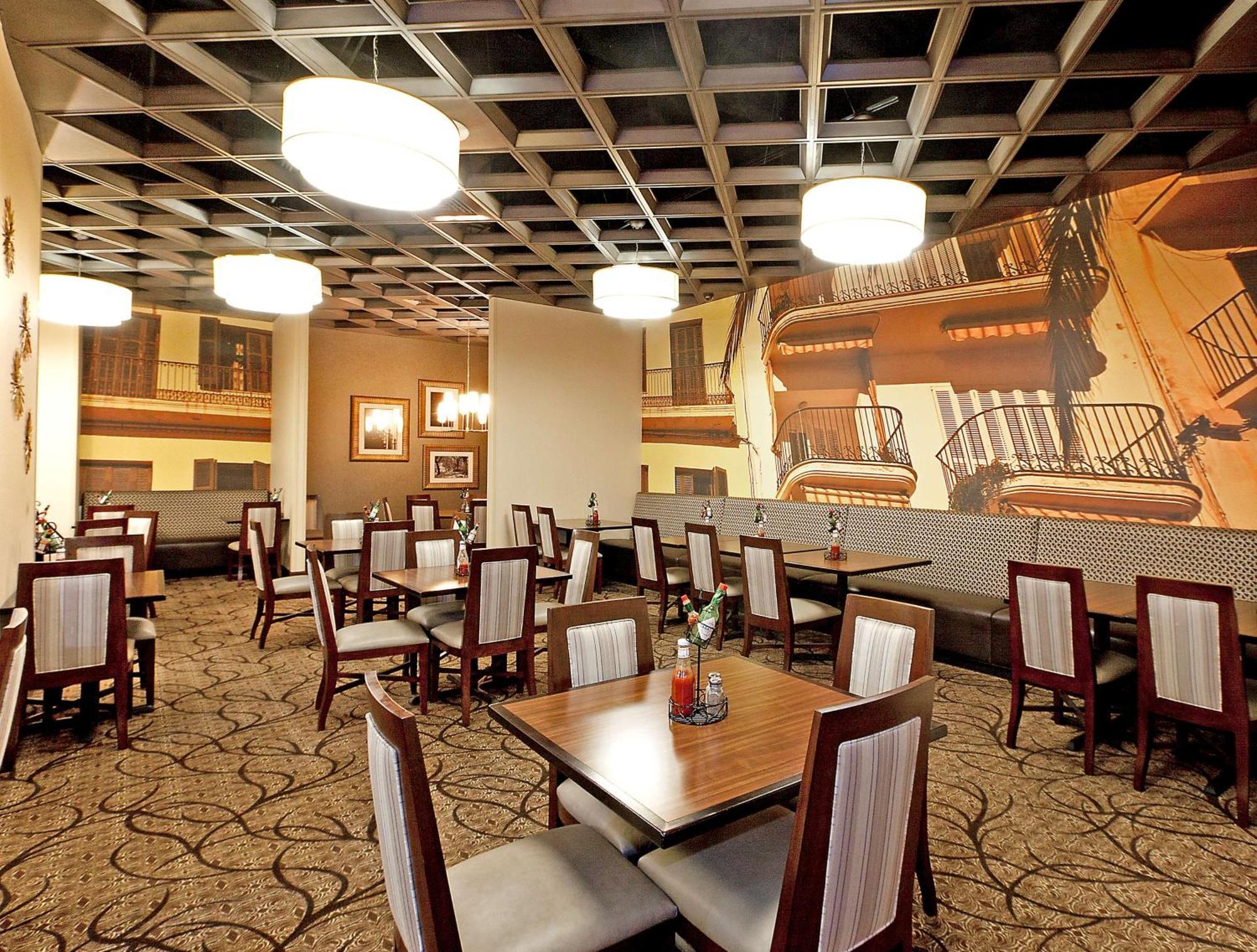 Hotel Embassy Airport