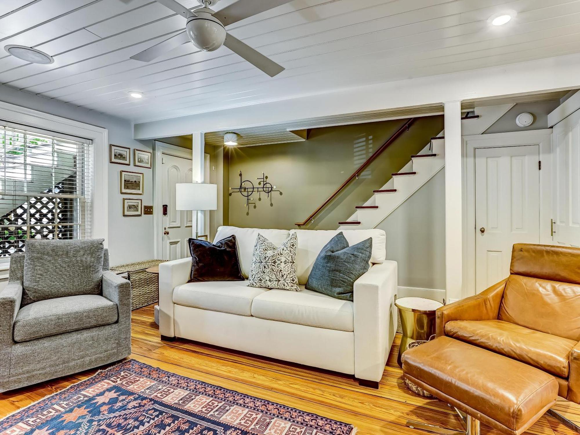 The Laroche Estate On Pulaski Square Holiday home *
