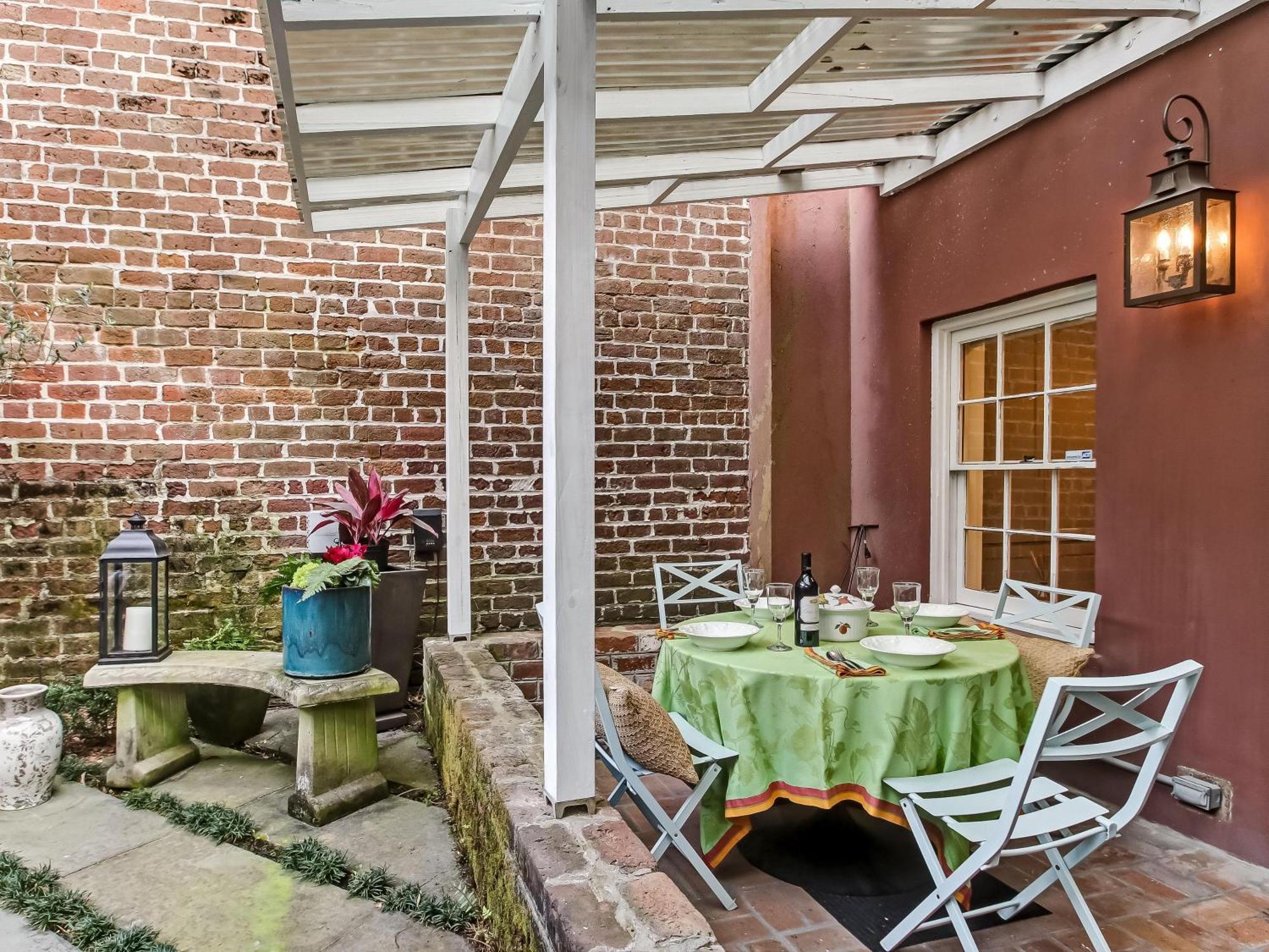 The Laroche Estate On Pulaski Square * Savannah