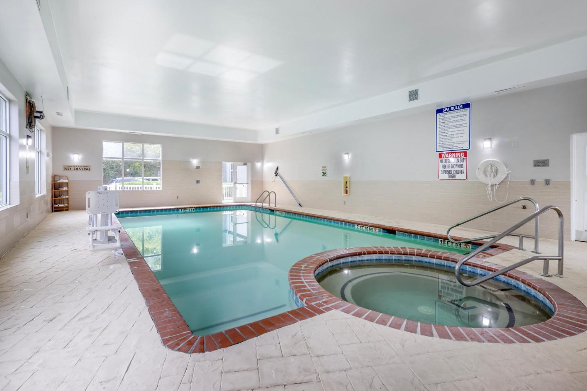 Hotel Country & By Radisson, Airport, Ga 3*