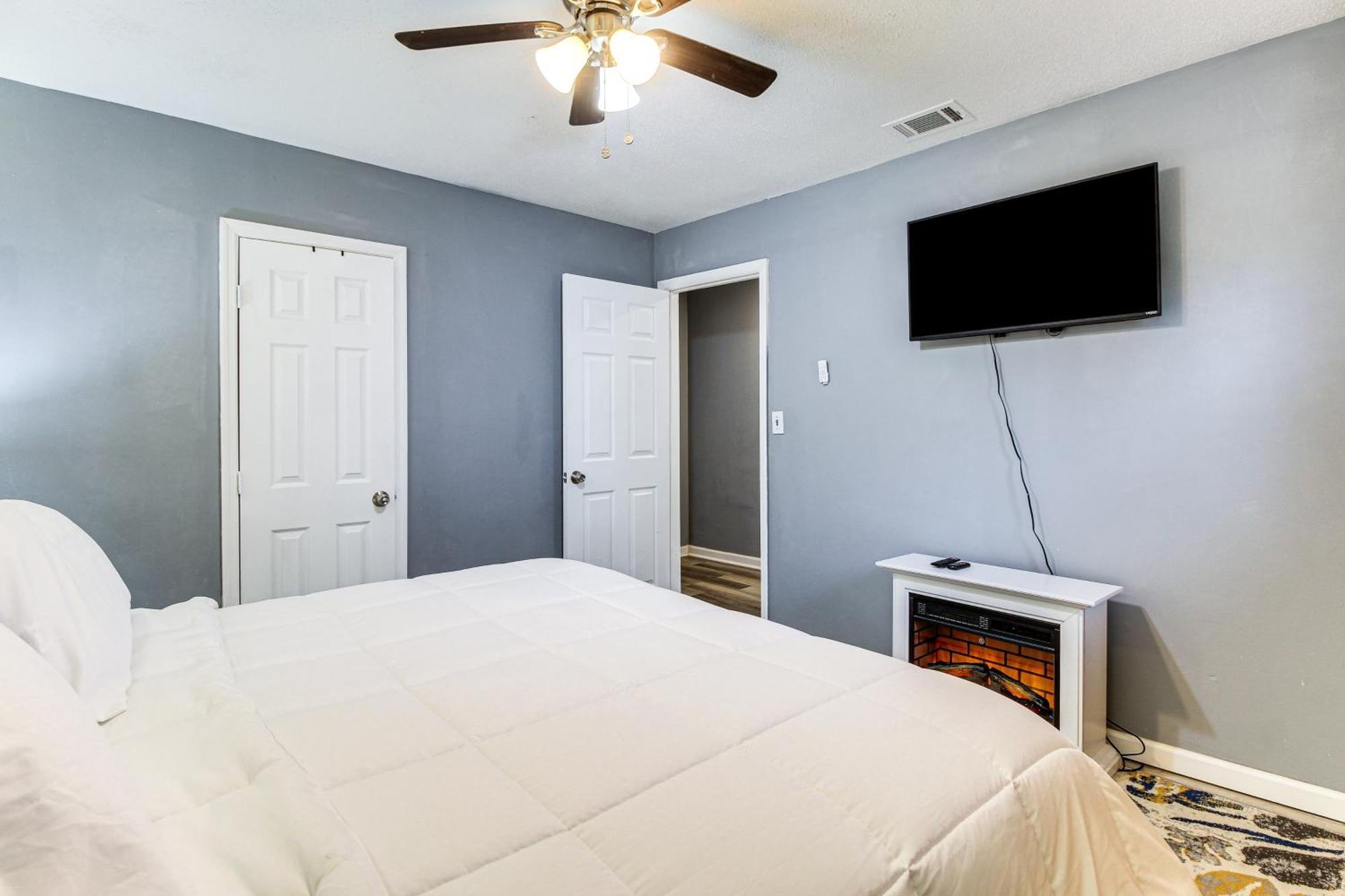 Inviting With Yard 3 Mi To Downtown! Holiday home Savannah