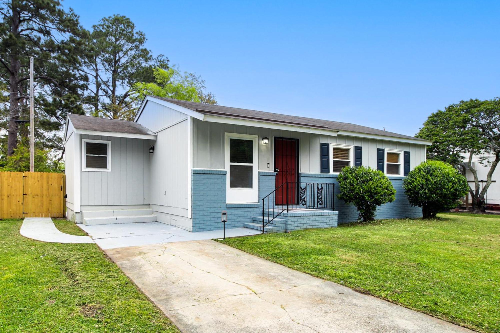 Inviting With Yard 3 Mi To Downtown! Holiday home