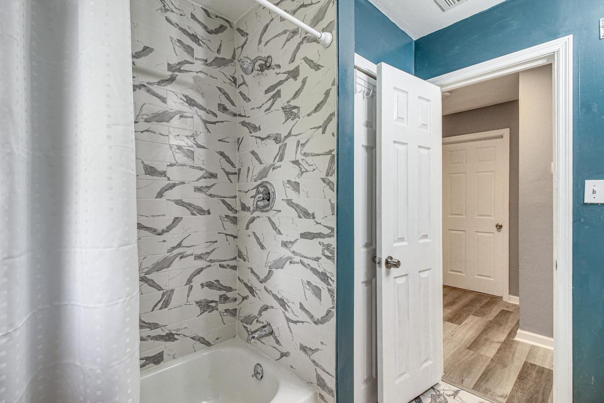 Inviting With Yard 3 Mi To Downtown! Holiday home *