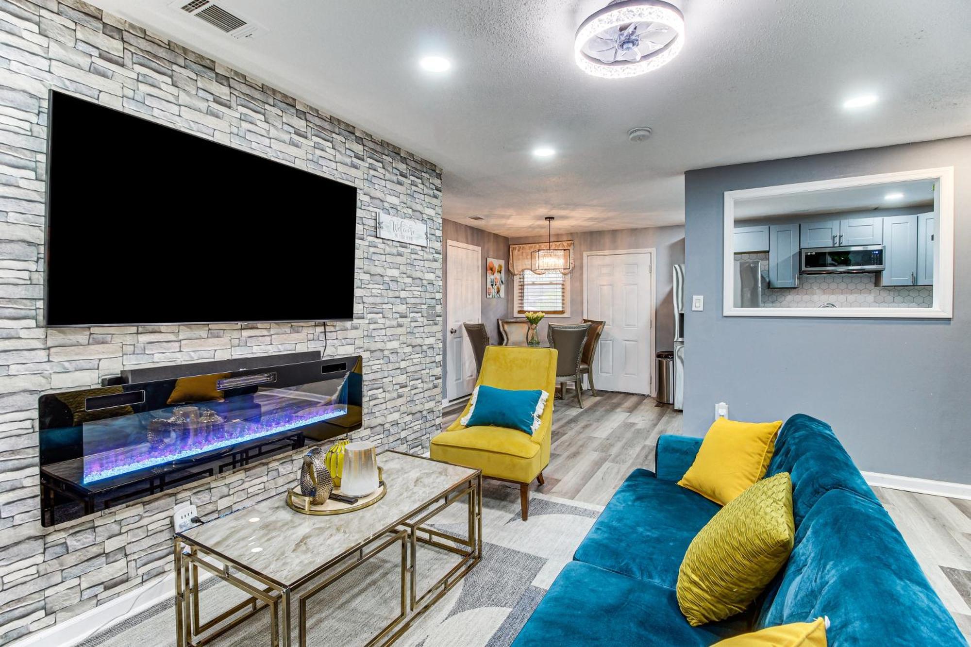 Inviting With Yard 3 Mi To Downtown! Holiday home *