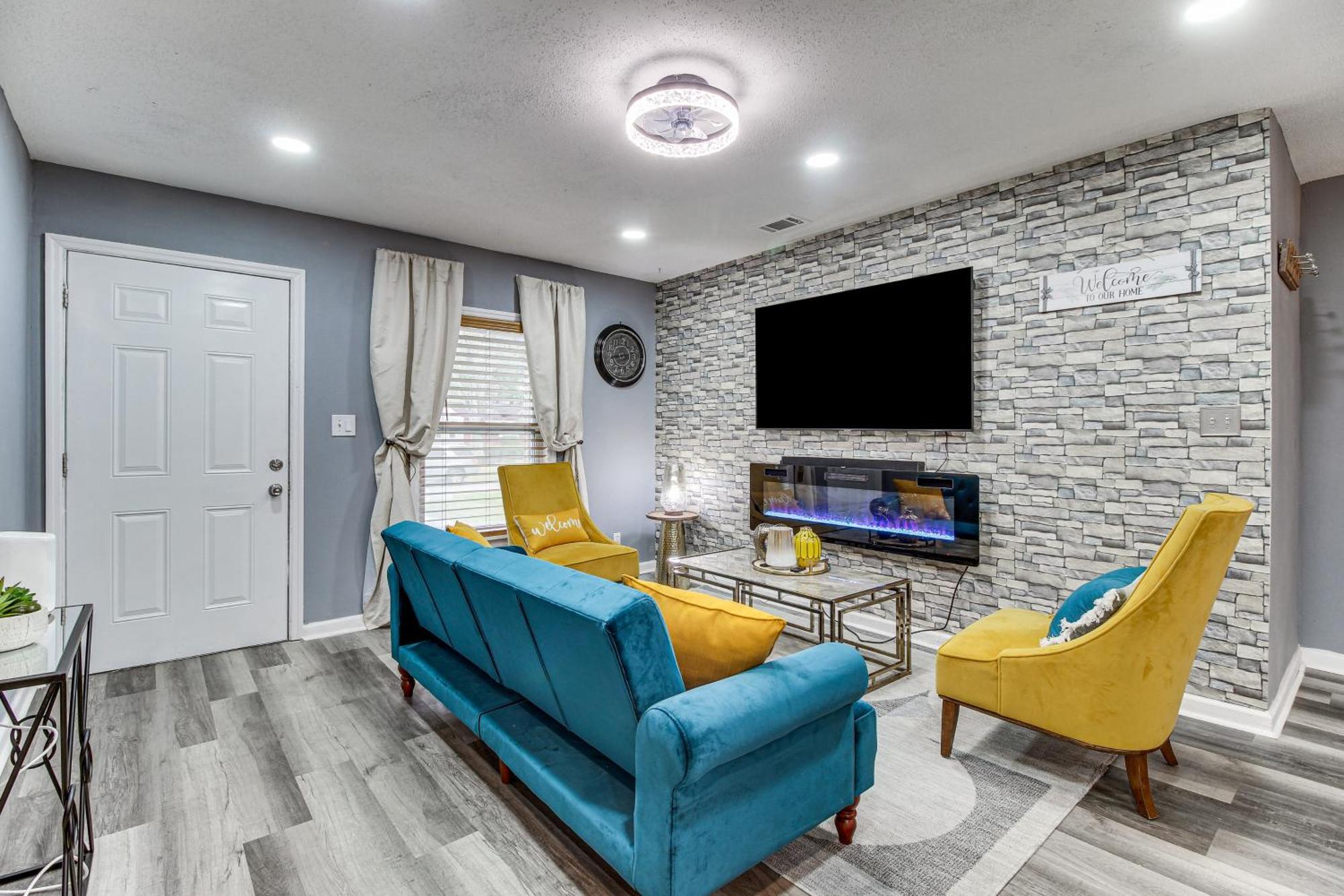 Inviting With Yard 3 Mi To Downtown! Holiday home