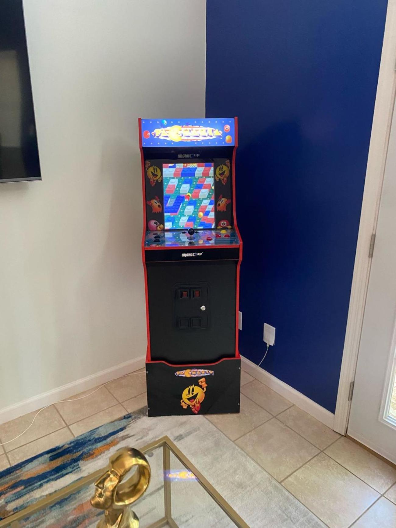 Holiday home Private Backyard - Gaming Arcade - Free Parking - Family