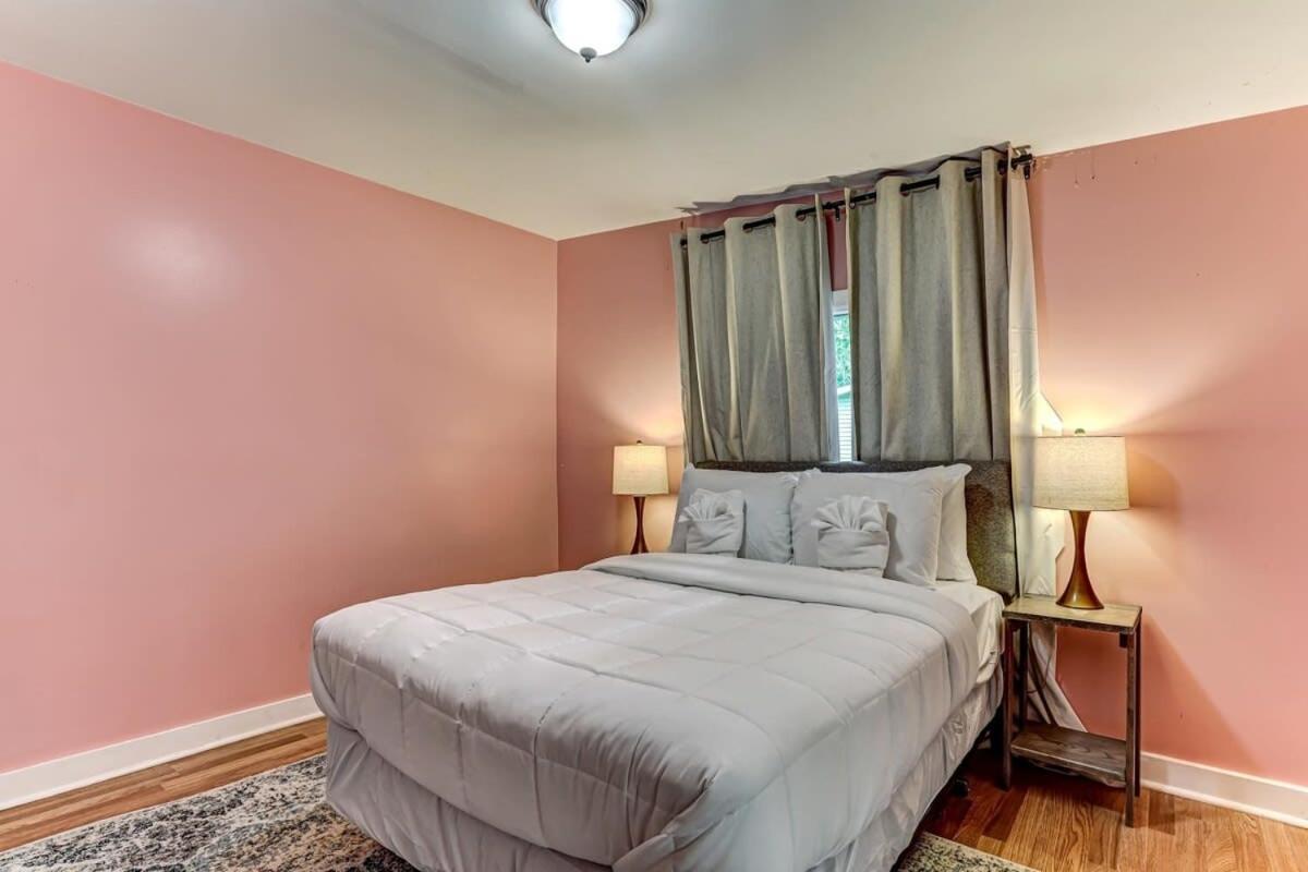 Sweet Sunny Retreat- Both Holiday home Savannah